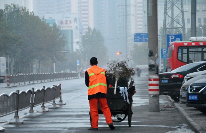 河南第十七屆環(huán)衛(wèi)節(jié)：對“城市美容師”說聲辛苦了！