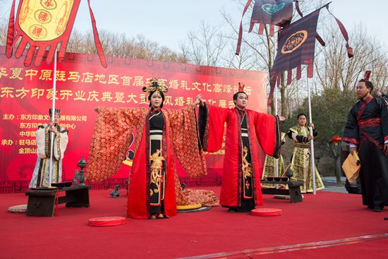 一場漢服婚禮秀讓金頂山賺足了眼球！