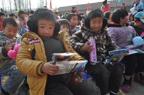 陽光助學“暖冬行動”走進確山蘆莊小學