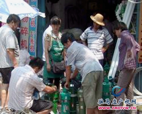 汝南縣農民踴躍購買抗旱機具 積極抗旱保秋收