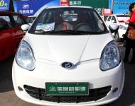 新能源電動(dòng)車成為消費(fèi)者的新寵，慢慢走近千家萬(wàn)戶。