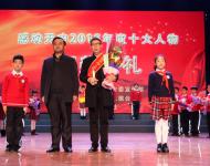搏擊商海，創(chuàng)造本土連鎖超市的旗艦神話；回饋社會，把“愛與感恩”的理念根植于企業(yè)管理；體貼員工，讓每一個愛家人有幸福的歸屬和主人翁的驕傲。愛家屬于他，屬于每一位愛家員工，也屬于駐馬店這座城市。商海傳奇——王海周 