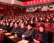 駐馬店市老領(lǐng)導(dǎo)、部分市委常委、市人大、市政府、市政協(xié)的領(lǐng)導(dǎo)以及軍分區(qū)、武警部隊(duì)、市直各單位共計(jì)1000余人觀看了演出。