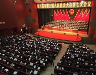 今日上午9時(shí)，駐馬店市三屆人大七次會(huì)議隆重開幕。駐馬店市三屆人大七次會(huì)議應(yīng)出席代表546人，會(huì)議實(shí)到代表523人，符合法定人數(shù)。上午9點(diǎn)，駐馬店市第三屆人民代表大會(huì)第七次會(huì)議開幕。會(huì)場全體起立，高唱國歌。 根據(jù)會(huì)議議程，駐馬店市人民政府市長陳星代表市政府向大會(huì)作《政府工作報(bào)告》。報(bào)告共分四個(gè)部分：一、“十二五”重大成就及“十三五”主要目標(biāo)；二、2015年工作回顧；三、2016年重點(diǎn)工作；四、切實(shí)加強(qiáng)政府自身建設(shè)。（記者 朱劍鋒）