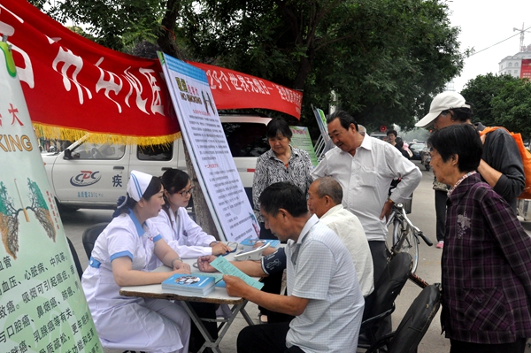 駐馬店市中心醫(yī)院組織無(wú)煙日義診