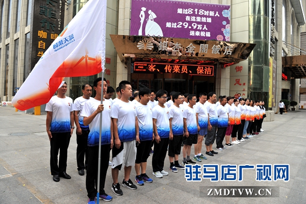 2a活動(dòng)人員整齊集合，準(zhǔn)備早操晨跑.JPG