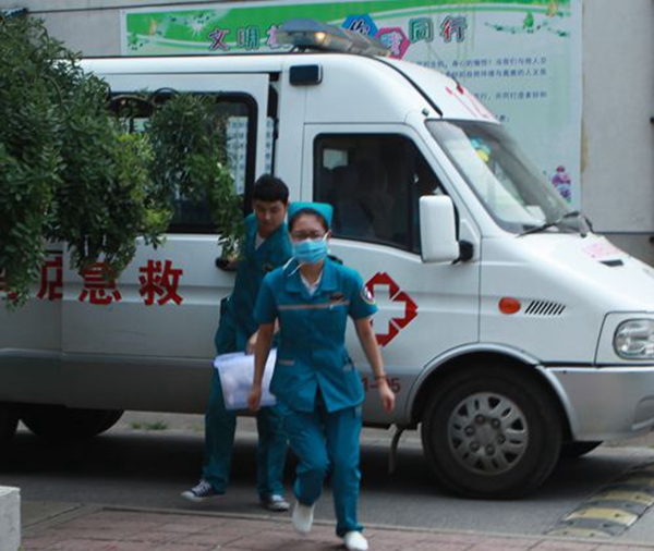 駐馬店市中心醫(yī)院舉行突發(fā)性公共衛(wèi)生事件應急演練