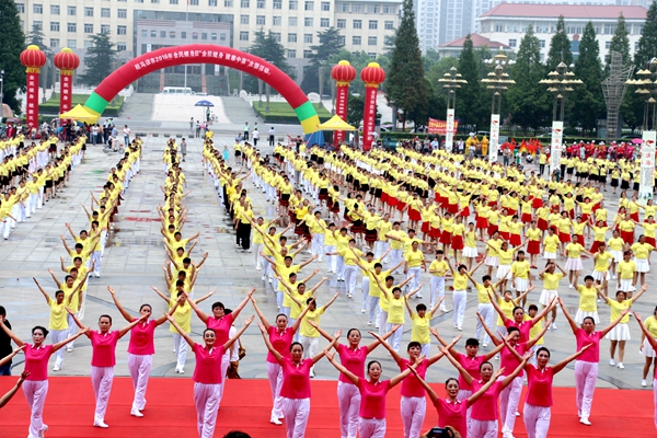 全民健身動(dòng)起來！駐馬店3200人齊跳廣場舞