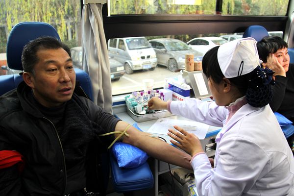 駐馬店廣播電視臺(tái)組織職工義務(wù)獻(xiàn)血