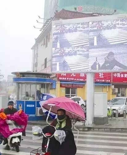 駐馬店人注意！你的不文明行為已出現在市區(qū)路口大屏幕上...
