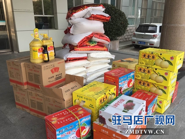 駐馬店市公安局黨委專門訂購了一批米、面、油等年貨慰問辦案民警.jpg
