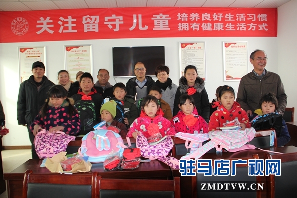 7、留守兒童合影.JPG