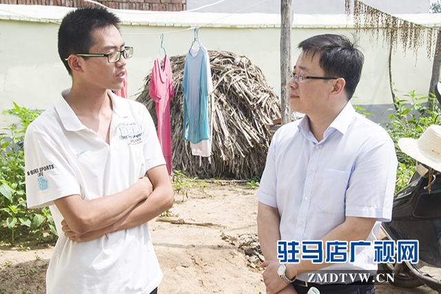 03縣委常委、縣政府副縣長(zhǎng)拜玉寶走訪(fǎng)慰問(wèn).jpg