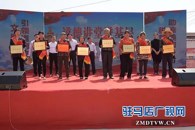 02文明助脫貧！上蔡縣委宣傳部把道德講堂辦到村民家門口.jpg