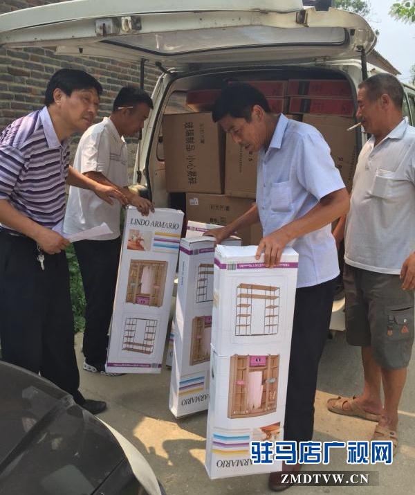 泌陽縣衛(wèi)計(jì)委向貧困戶贈(zèng)送44臺(tái)電視機(jī)
