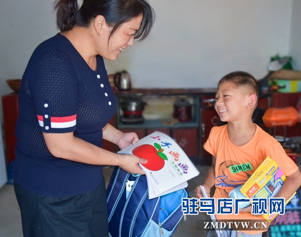 “阿姨，俺給您說個悄悄話”
