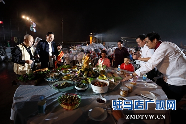 首屆“中國(guó)農(nóng)民豐收節(jié)——中國(guó)農(nóng)民電影節(jié)”在西平縣盛裝開幕