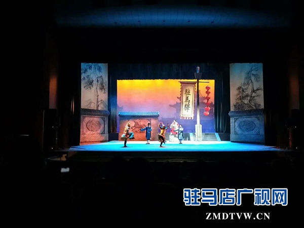 第八屆黃河戲劇節(jié)在樊粹庭故里駐馬店拉開(kāi)帷幕 首演劇目《皇家驛站》