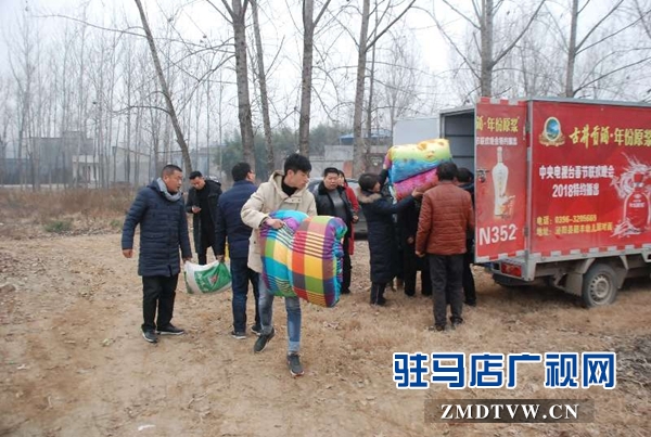 泌陽縣愛心企業(yè)家慰問特困學生家庭