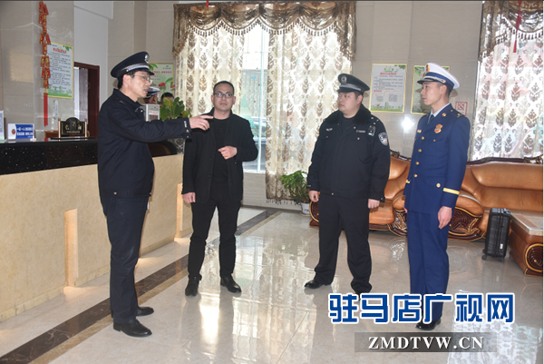  平輿警方多警聯(lián)動(dòng)確保兩會(huì)安全順利召開