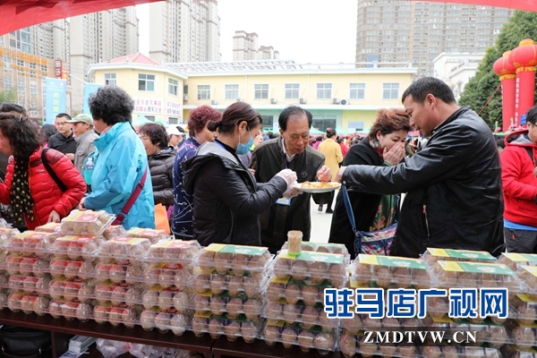 800名北京游客游覽嵖岈山、皇家驛站、天中老街等景區(qū)后爭相搶購駐馬店名優(yōu)土特產(chǎn)