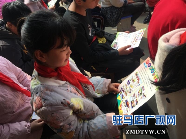 新蔡縣開展“全國中小學(xué)安全教育進(jìn)校園” 宣傳活動(dòng)