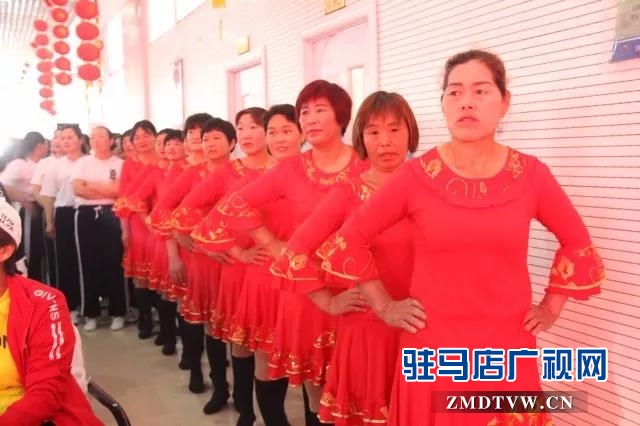 上蔡老人舞全城 舞出最美夕陽(yáng)紅 