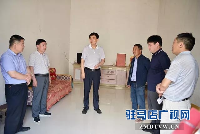 上蔡縣委副書(shū)記 縣長(zhǎng)李衛(wèi)明深入苗莊村暗訪脫貧攻堅(jiān)工作