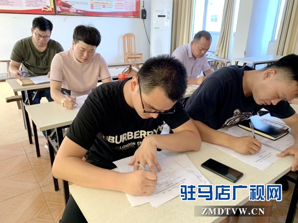 西平縣譚店鄉(xiāng)開展抓黨建 促脫貧知識(shí)測試