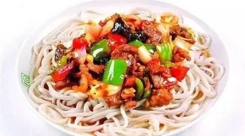 深夜食堂：攢勁弟弟帶你吃！烏魯木齊十大經(jīng)典拌面館，咱新疆人就好這口... 