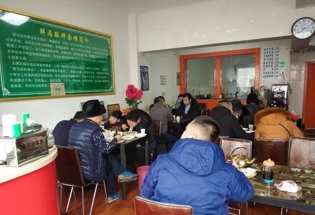 深夜食堂：攢勁弟弟帶你吃！烏魯木齊十大經(jīng)典拌面館，咱新疆人就好這口... 