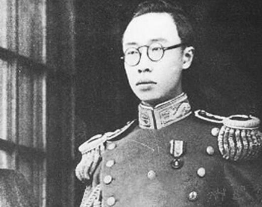 男子帶“御賜佩刀”鑒寶，發(fā)現(xiàn)刀上四個字，專家：您祖宗是何人？ 