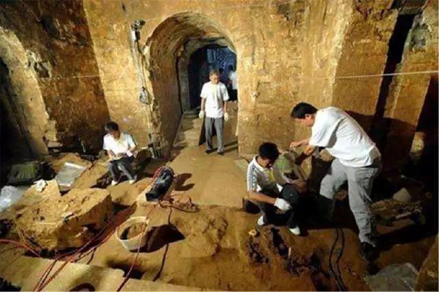 關(guān)羽墓被打開，考古專家發(fā)現(xiàn)一物，百姓直呼：我們錯(cuò)拜了1800年 