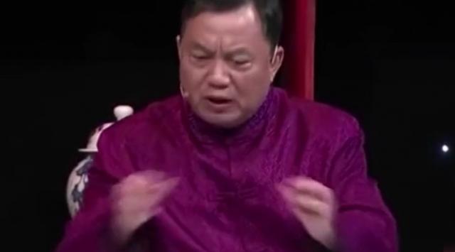 男子帶“御賜佩刀”鑒寶，發(fā)現(xiàn)刀上四個字，專家：您祖宗是何人？ 