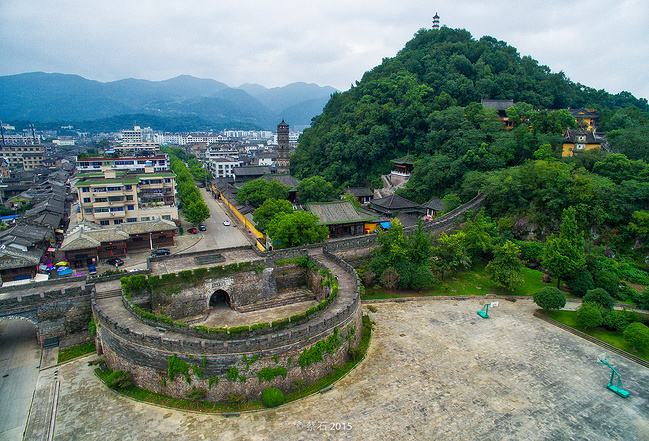 臺(tái)風(fēng)侵襲臨海古城：當(dāng)古建筑遭遇洪水猛獸，我們該如何應(yīng)對？ 