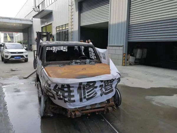 愛車4S店保養(yǎng)檢修，駐馬店車主被通知車自燃燒報(bào)廢