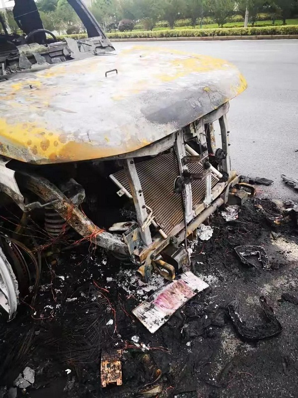 愛車4S店保養(yǎng)檢修，駐馬店車主被通知車自燃燒報(bào)廢