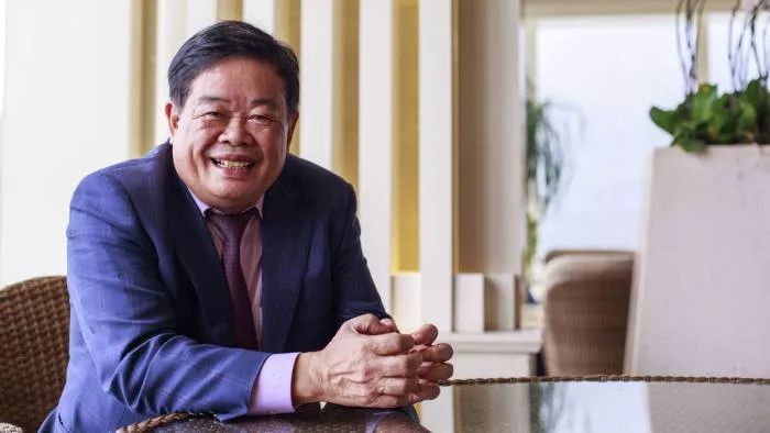 美國(guó)人怎么看待奧巴馬拍出的中國(guó)玻璃大王？ 