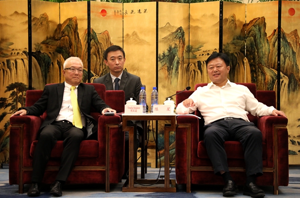 市委書(shū)記陳星會(huì)見(jiàn)參會(huì)知名企業(yè)重要嘉賓