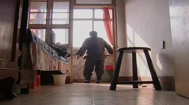 當你發(fā)朋友圈的時候，他已經(jīng)給父母拍紀錄片了