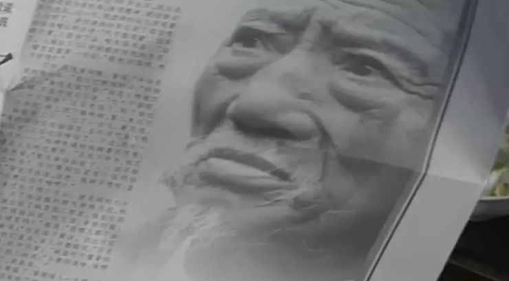 當你發(fā)朋友圈的時候，他已經(jīng)給父母拍紀錄片了