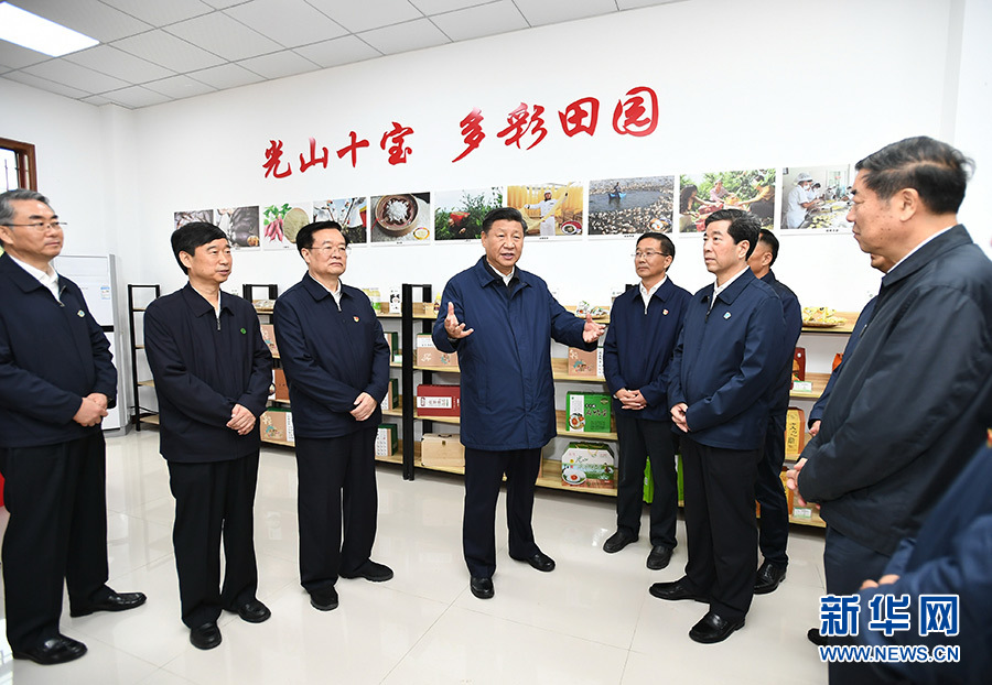 習近平在河南考察時強調(diào) 堅定信心埋頭苦干奮勇爭先 譜寫新時代中原更加出彩的絢麗篇章