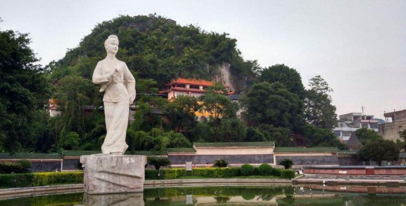 她是中國的毒舌鼻祖，一千多年前就用freestyle把地主老財懟了 