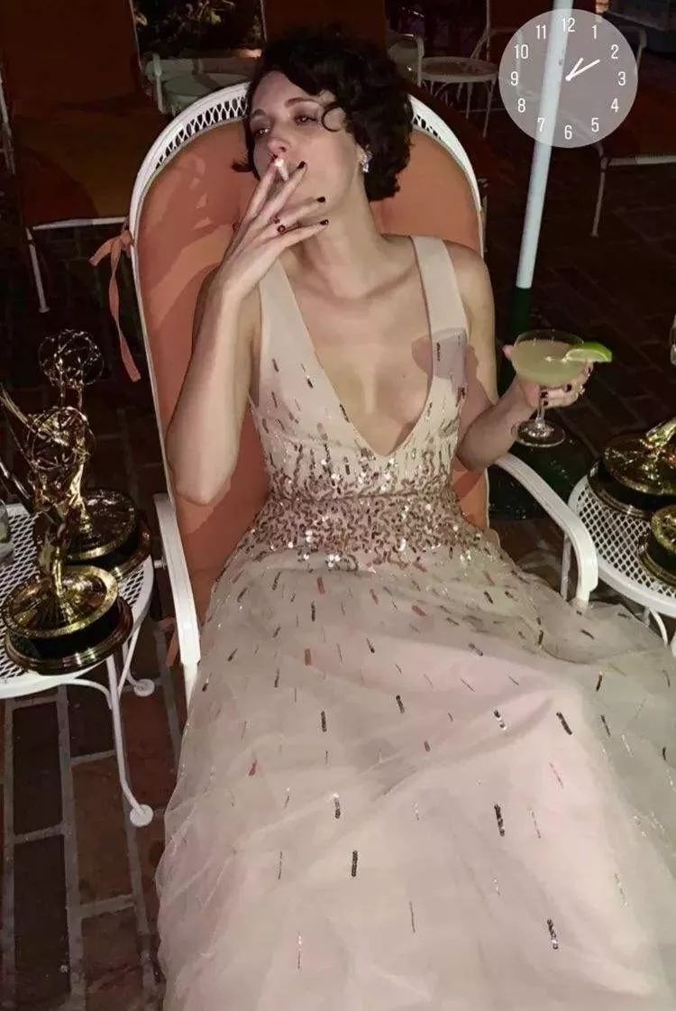 這個(gè)深陷泥潭的女人，卻成了艾美獎(jiǎng)最大贏家 