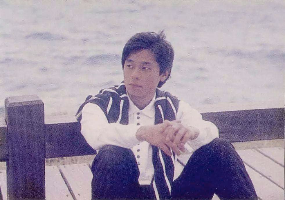 被毒啞的王杰，今天57歲了：年少愛聽他的歌，再聽已是傷心人 