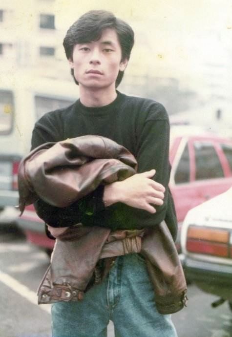 被毒啞的王杰，今天57歲了：年少愛聽他的歌，再聽已是傷心人 