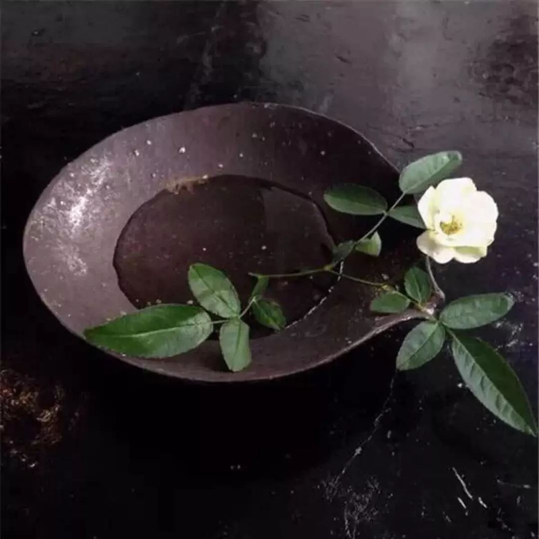 真正的審美是與美保持距離，而不是占有