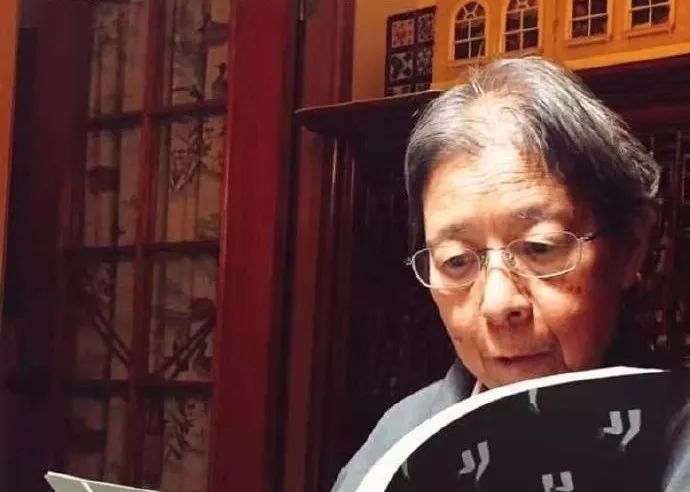 西西這樣一個(gè)女子，為香港記錄下了往事與傳奇