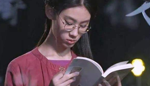 清華才女武亦姝明明能背2000多首詩詞，她究竟會不會寫詩？ 
