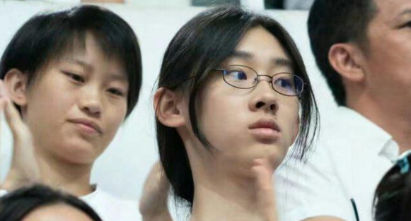 清華才女武亦姝明明能背2000多首詩詞，她究竟會不會寫詩？ 